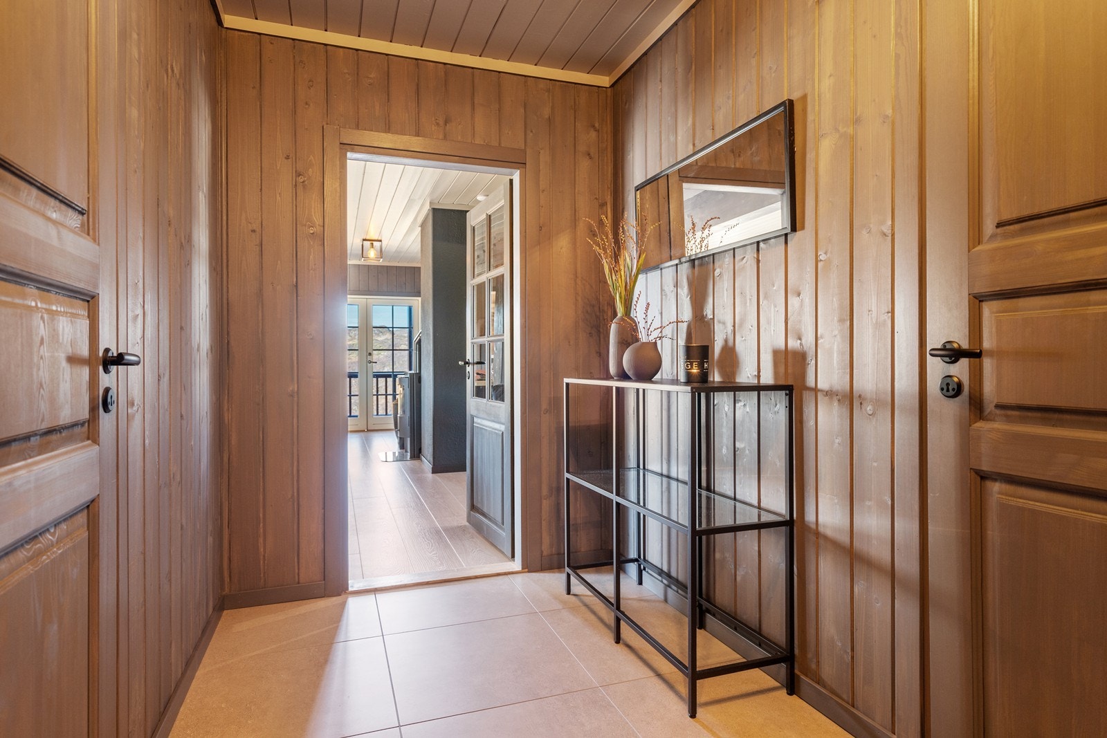 Hall mot stue. Galleribilde