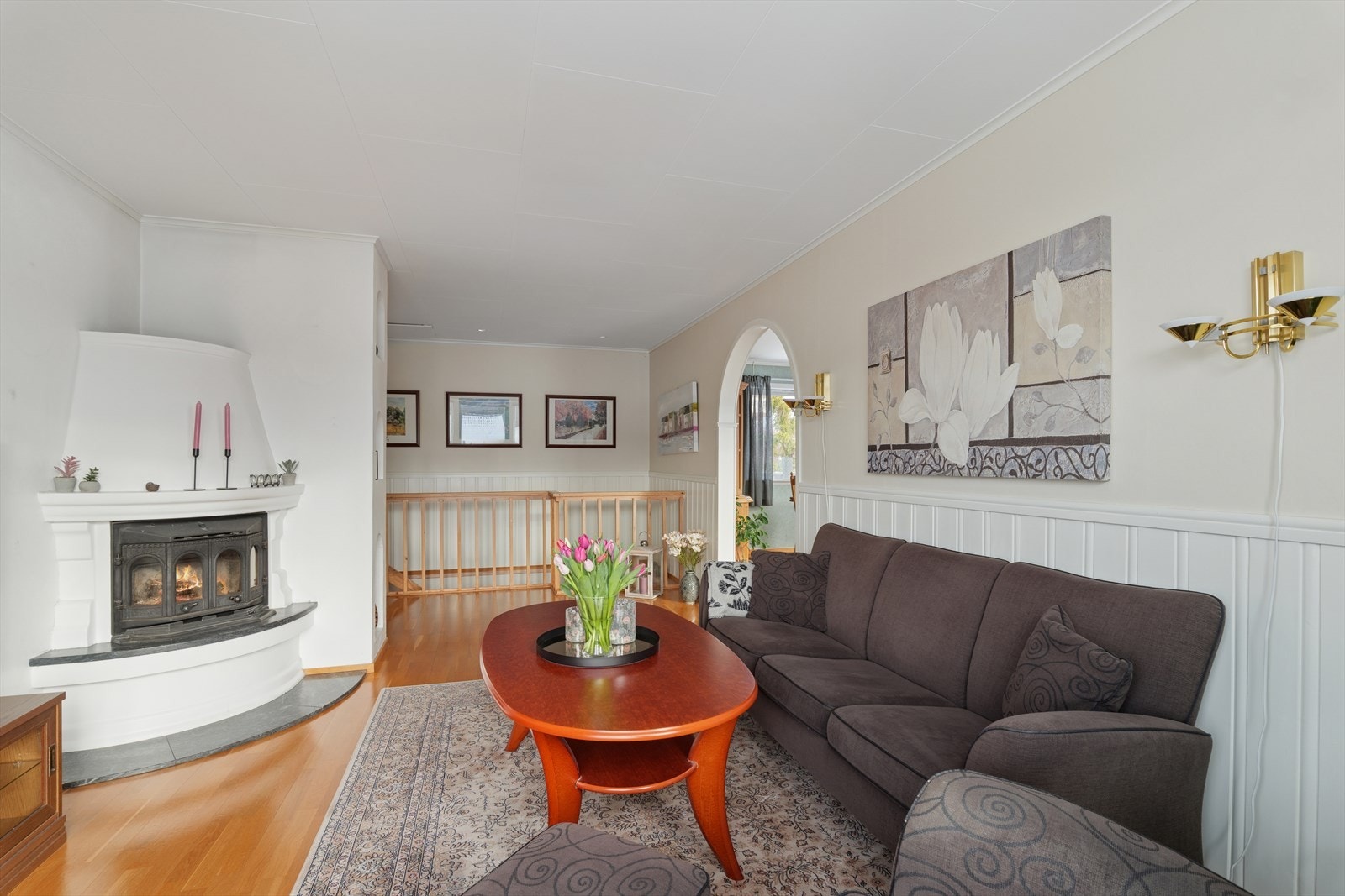 Hjørnepeisen gir effektiv oppvarming og en hyggelig atmosfære. Galleribilde