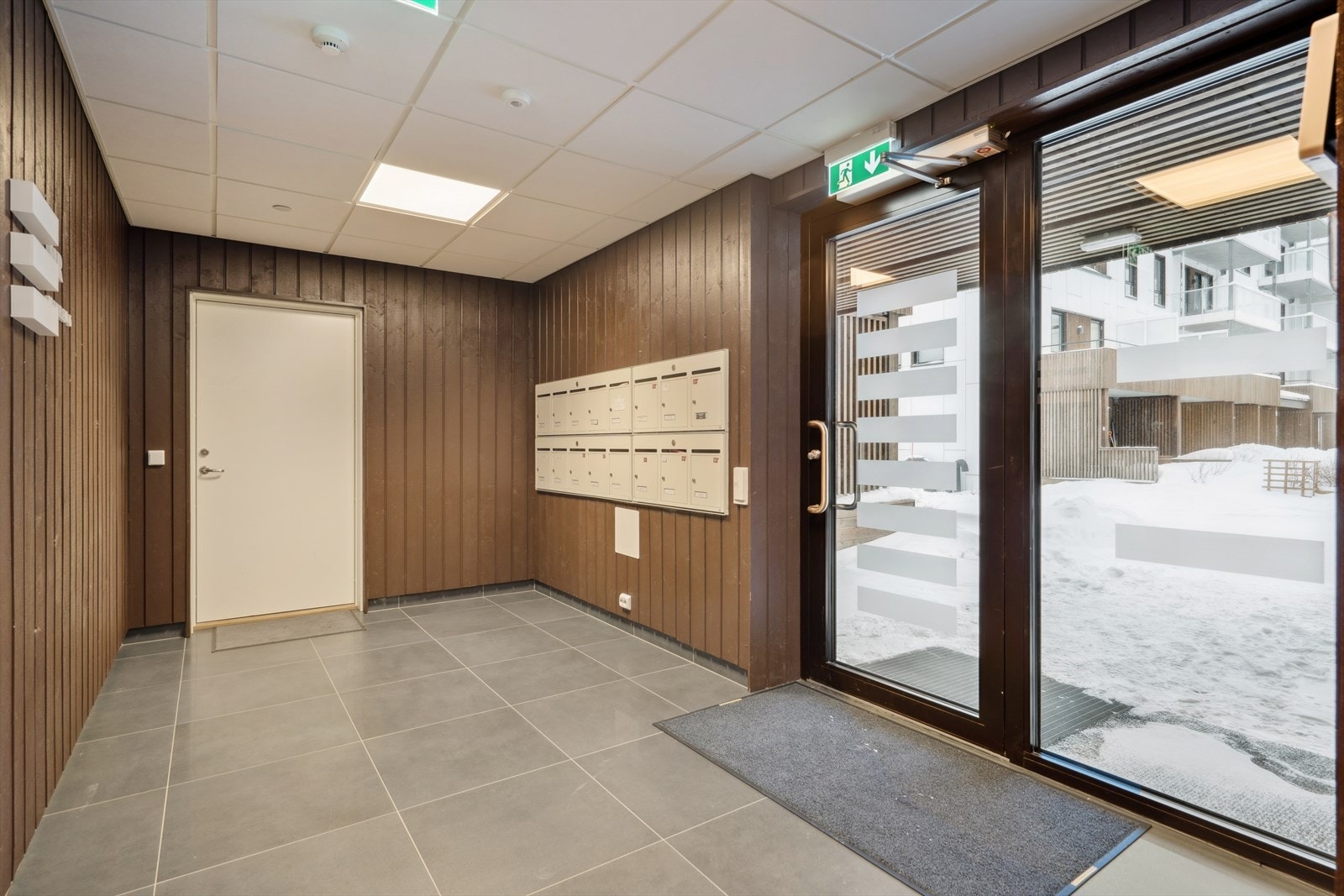 Flott inngangsparti med fliser. Galleribilde