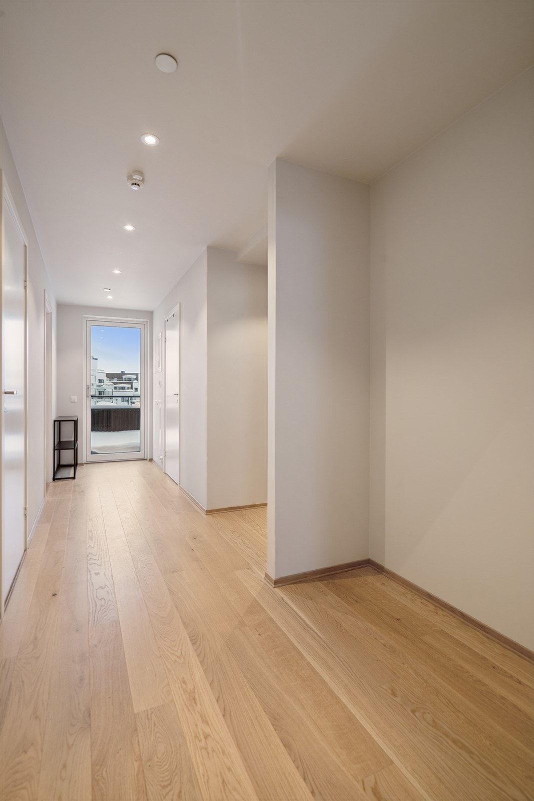 Gangen mellom soverom og stue har plass til garderobeskap eller kontorløsning. Galleribilde