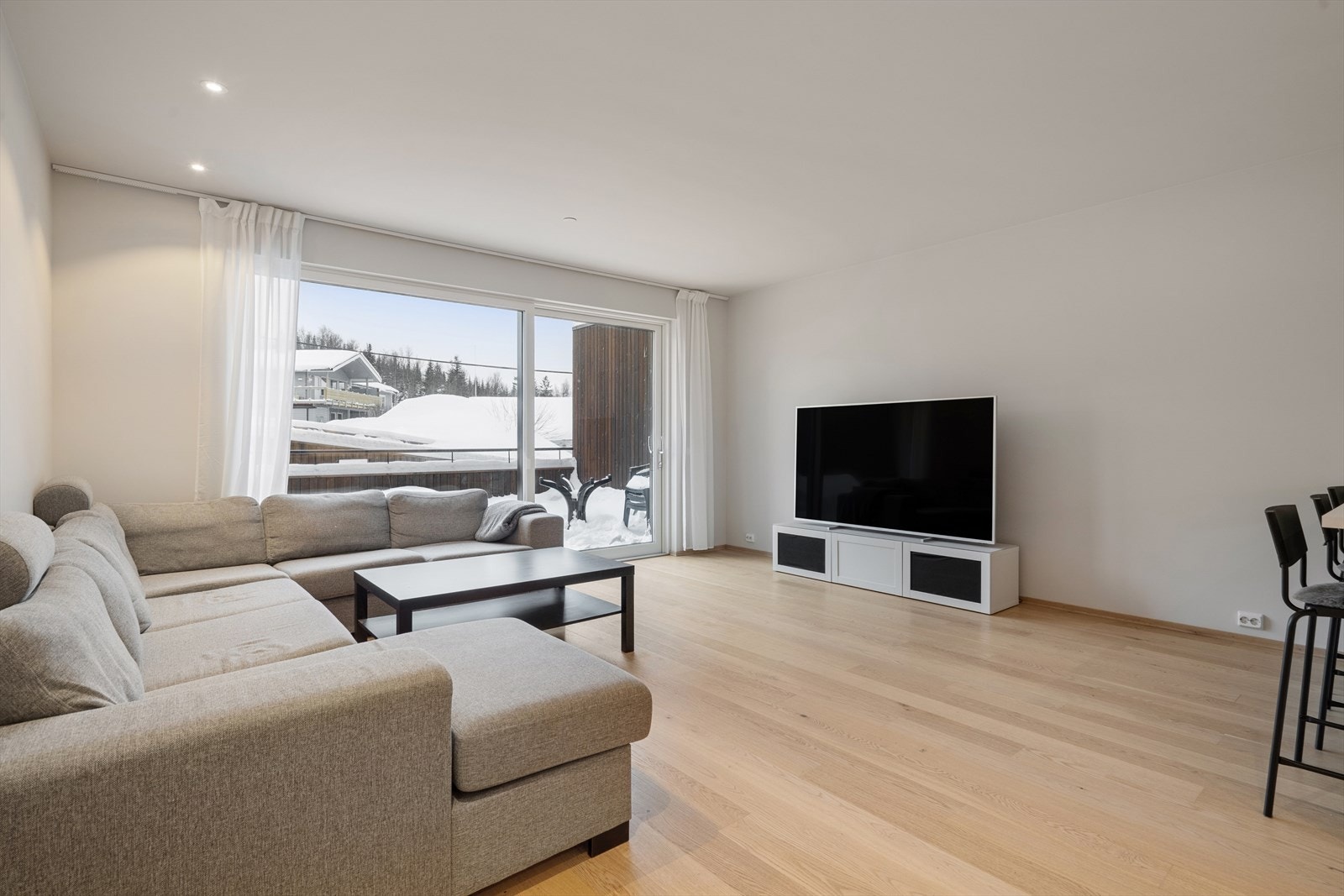 Alle rom er malt i fargen "Tidløs" fra Jotun, både tak og vegger. Galleribilde