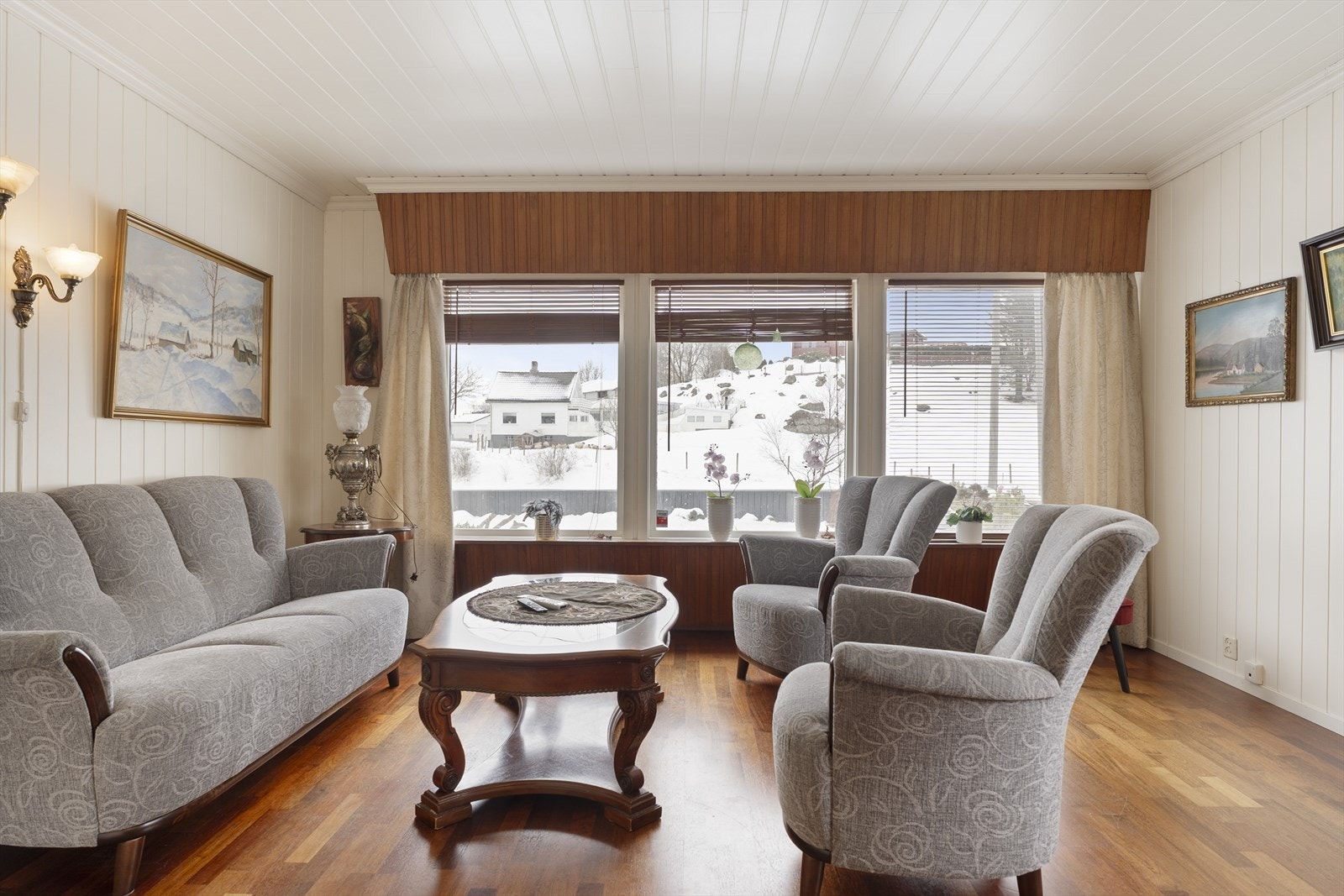 Store vinduer sørger for masse naturlig lysinnslipp Galleribilde