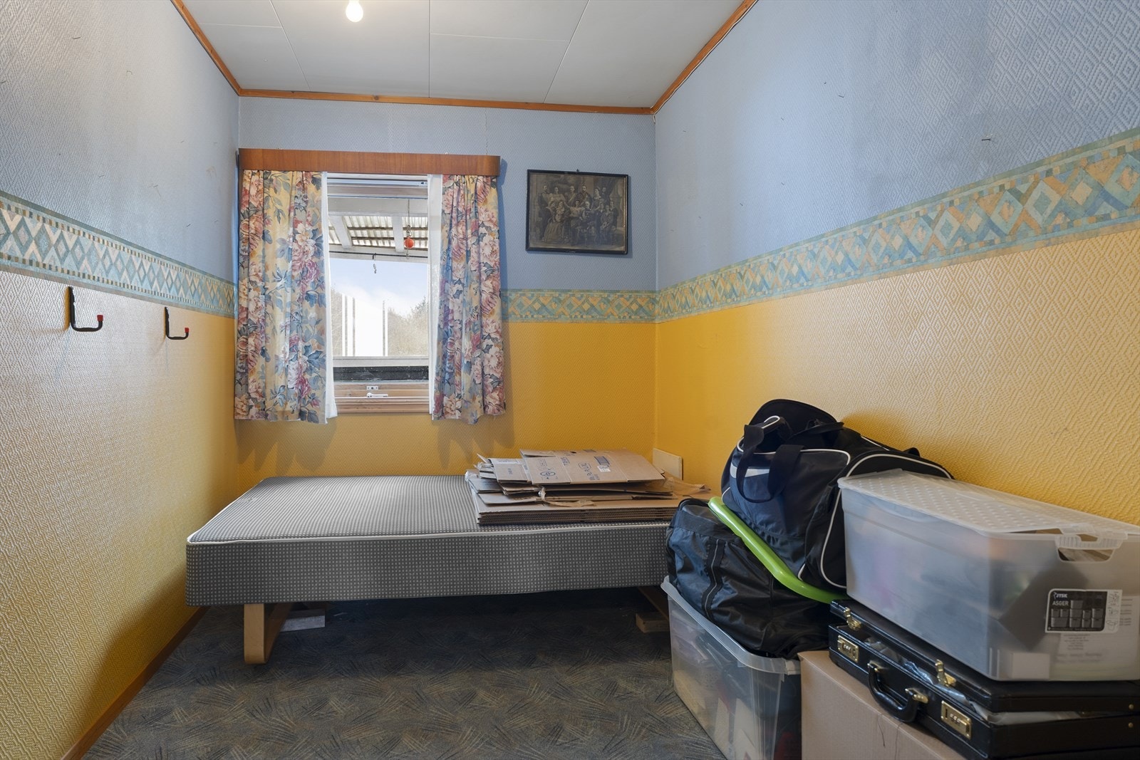 Soverom nr. 2 passer fint som barnerom, gjesterom eller hjemmekontor Galleribilde