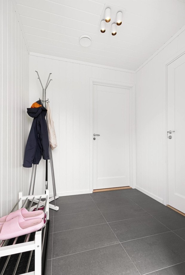 Felles entré som deles med hoveddelen av boligen. Galleribilde