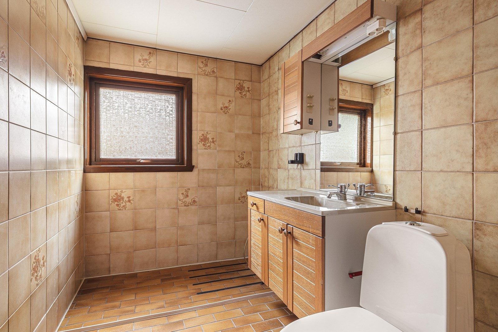 Bad beliggende i 1. etasje. Badet er på 4,6m² Galleribilde