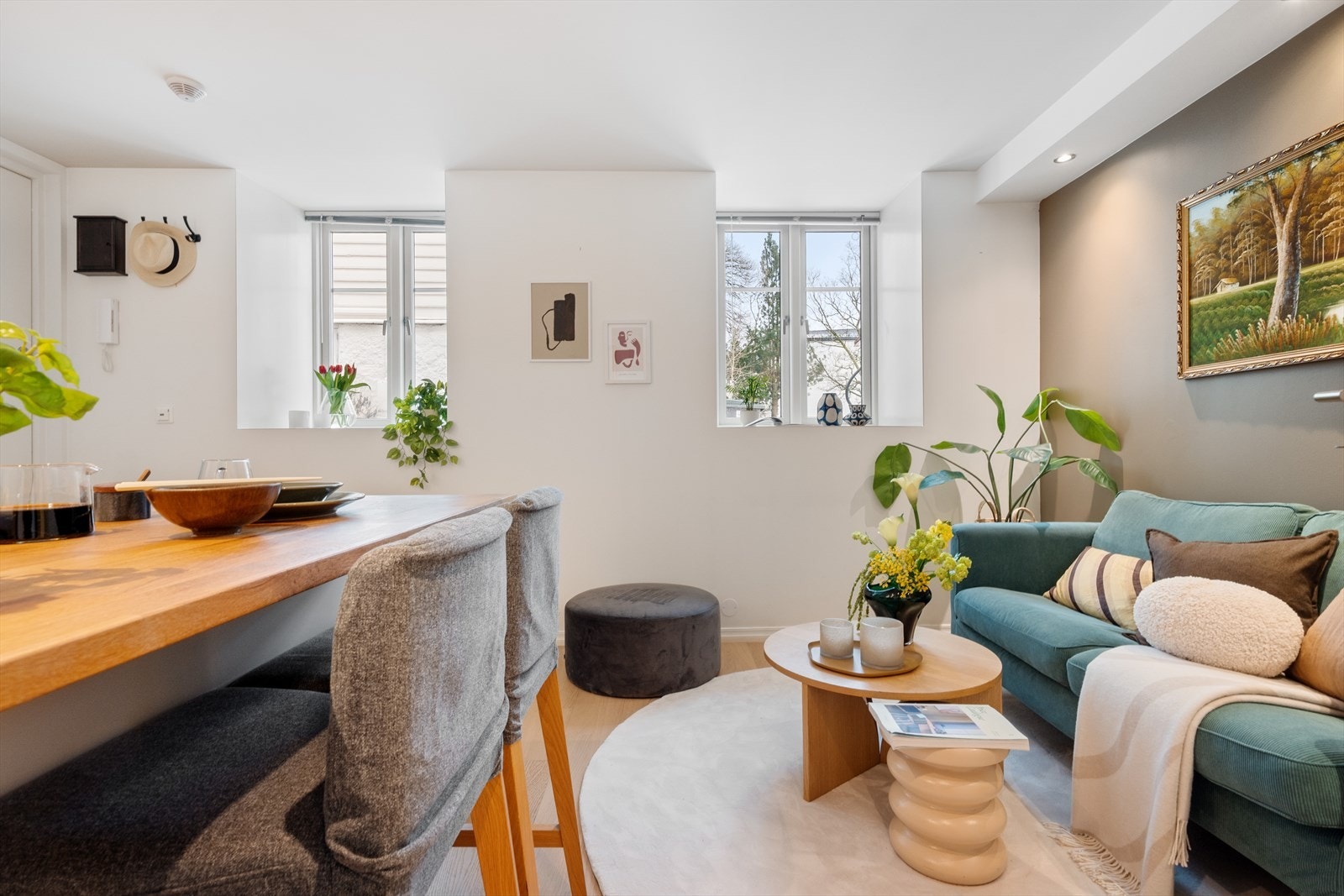 Borettslaget ble pusset opp i 2008. Vindusflatene sørger for en lys og behagelig tilværelse! Galleribilde