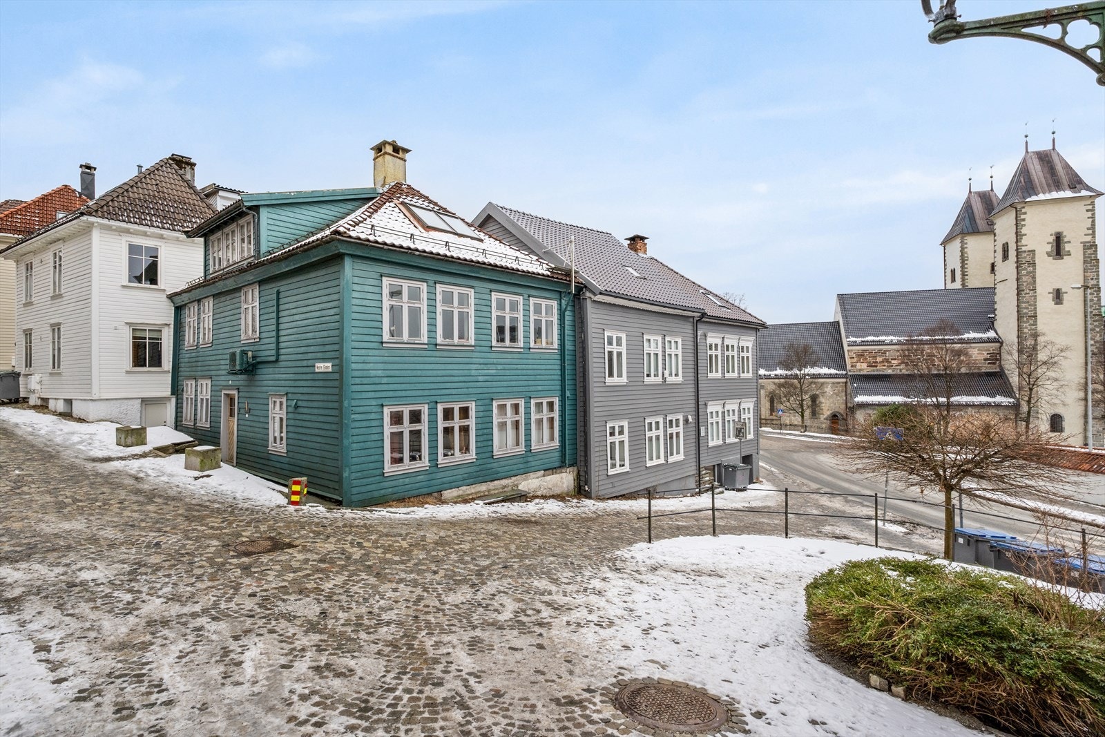 Fra boligen er det gangavstand til alle servicetilbud og fasiliteter som sentrum har å by på. Galleribilde