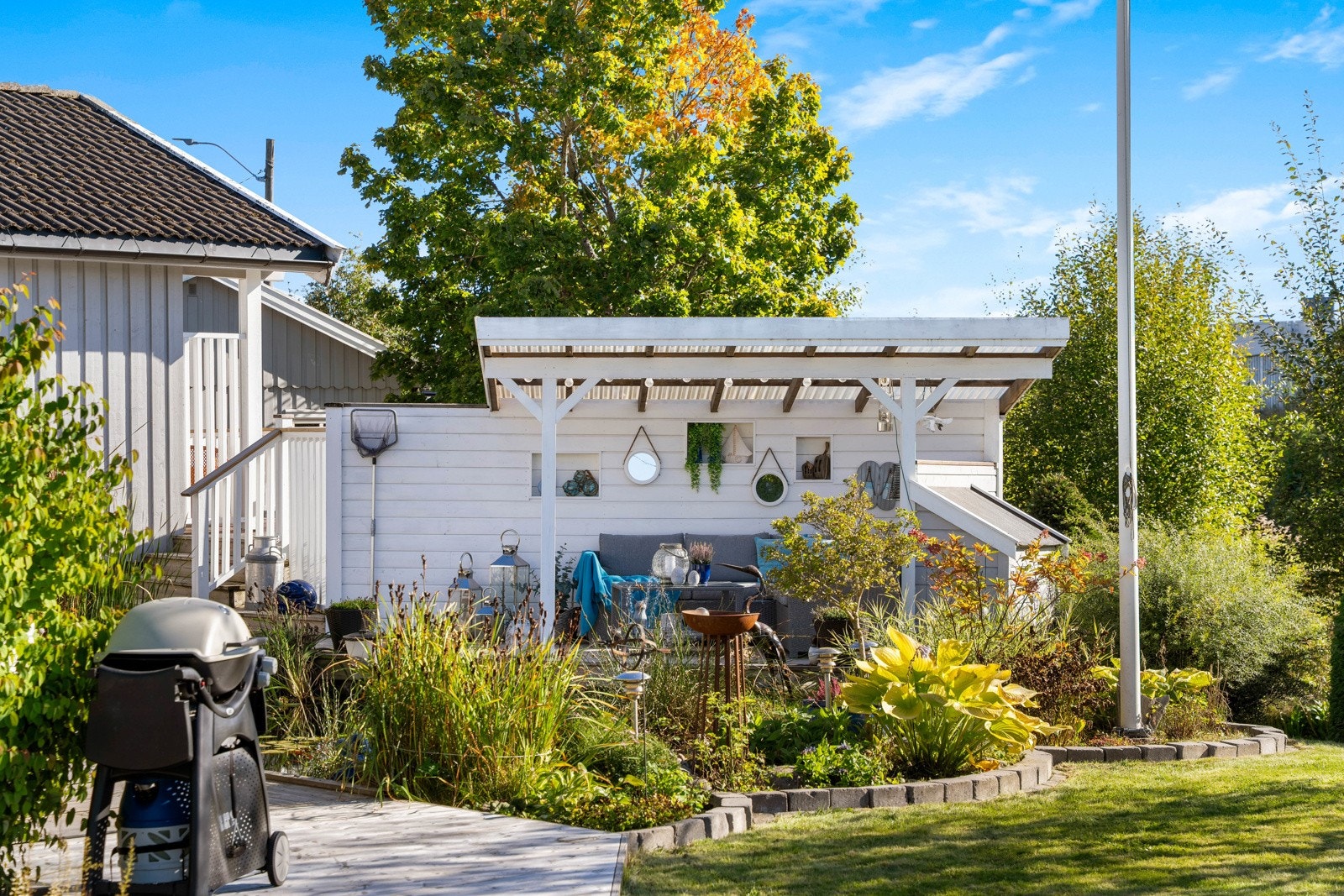 Boligen har flere vakre uteplasser. Galleribilde