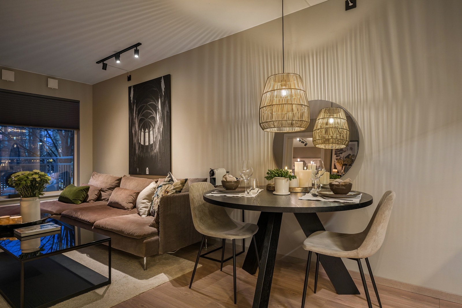 Boligen har et moderne fargevalg gjennom hele leiligheten. Galleribilde