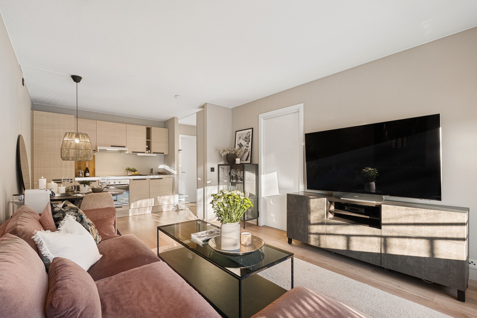 Lekker og moderne 2-roms leilighet i 1. etasje med utleiedel. Galleribilde