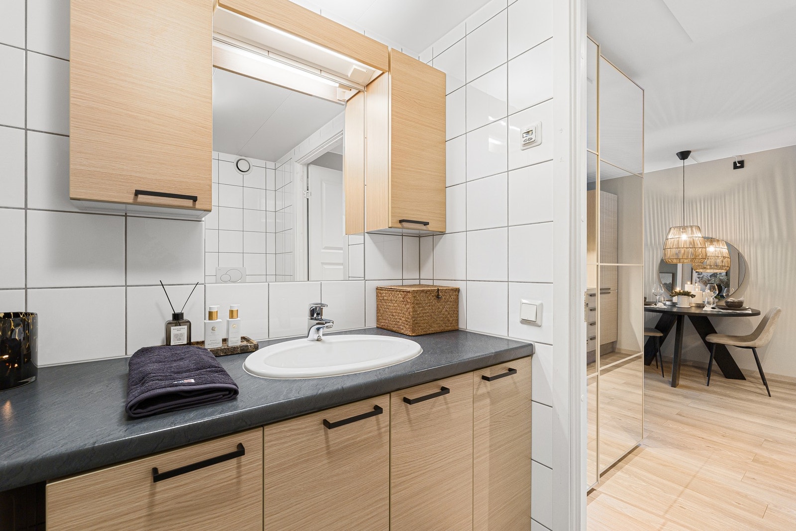 Servant i skapløsning. Galleribilde