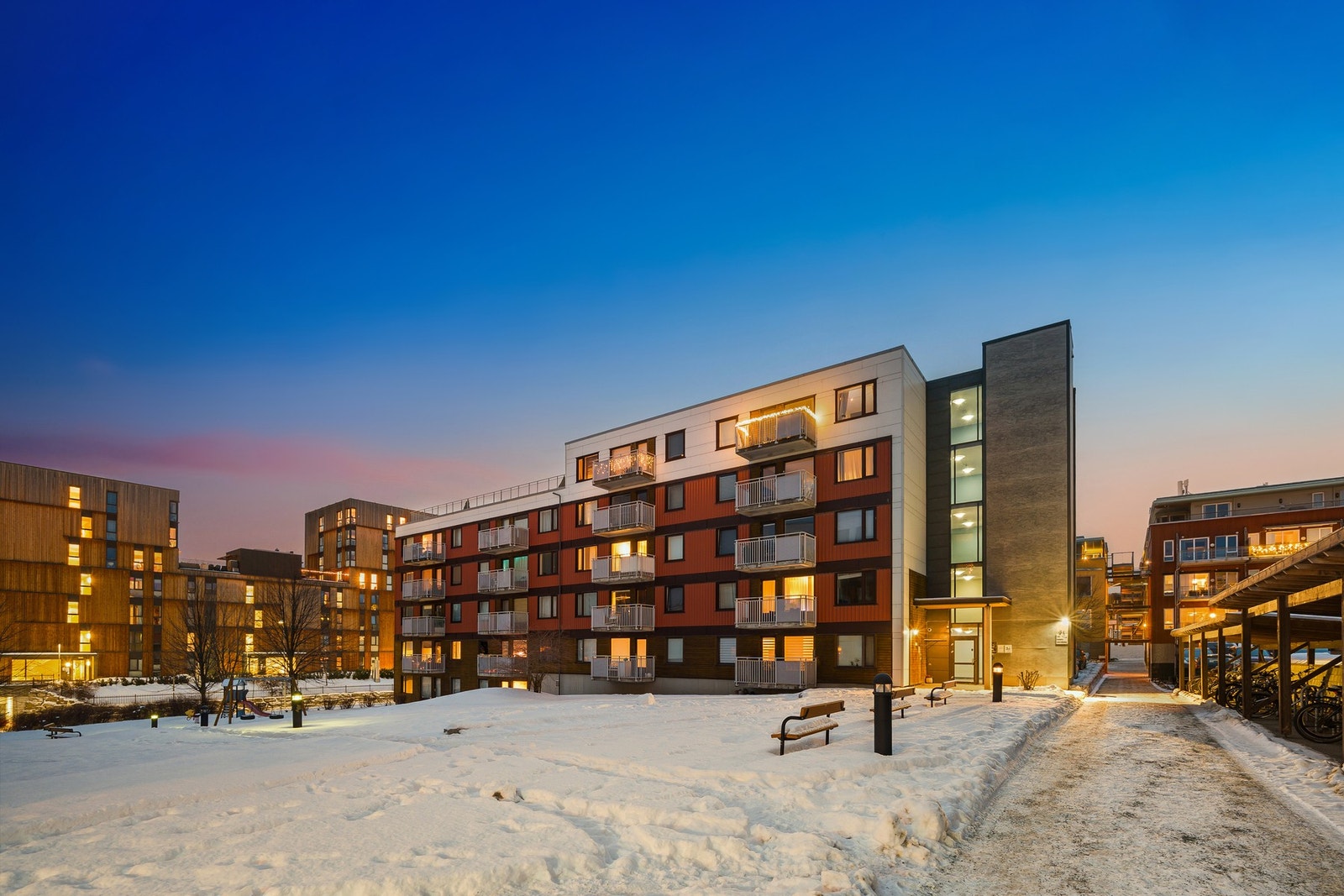 Leiligheten ligger på attraktive Lade. Med kort avstand til bade- og turområder som Kosvika og Ladestien. Galleribilde