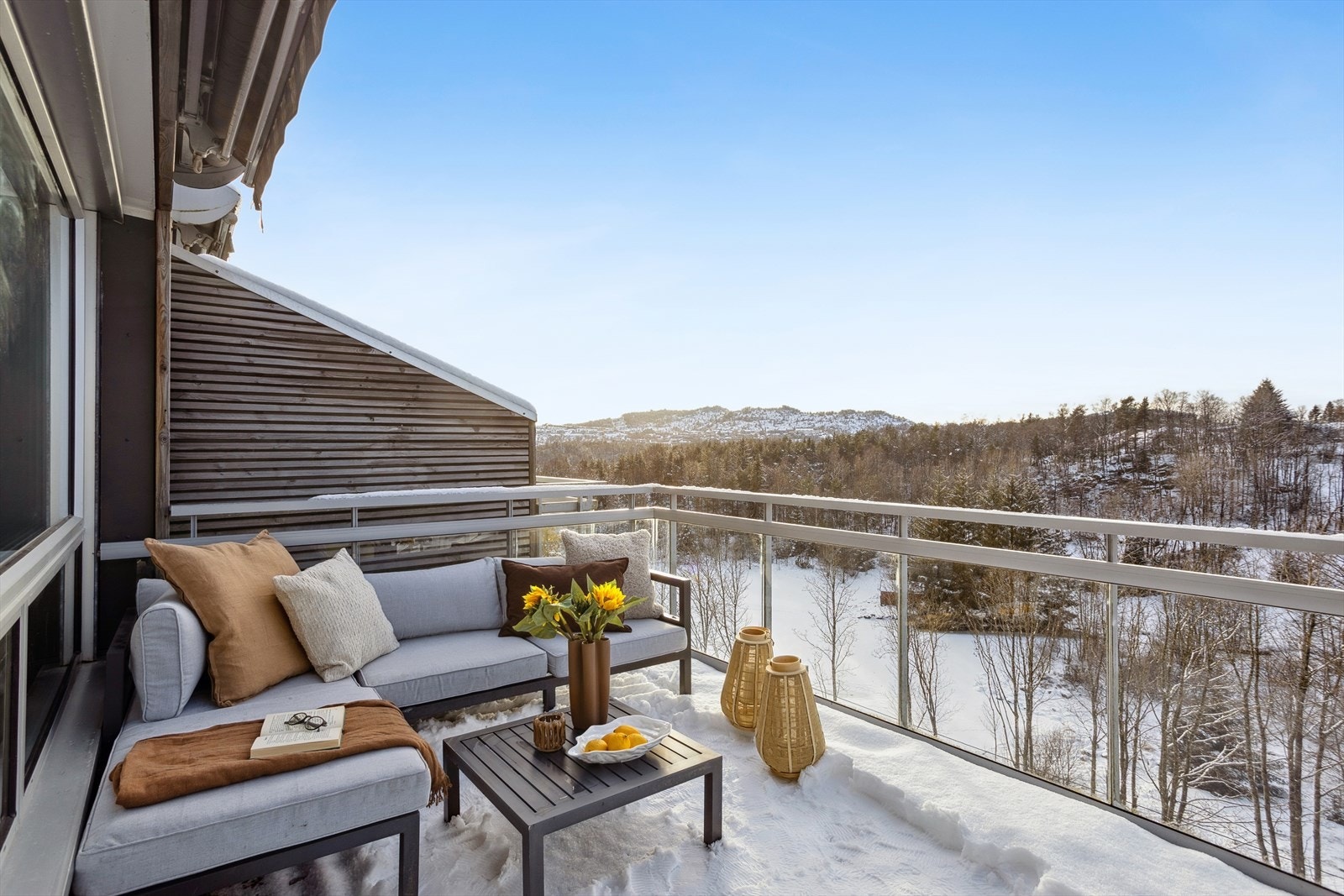 Vestvendt og solrik balkong på 11 m² Galleribilde