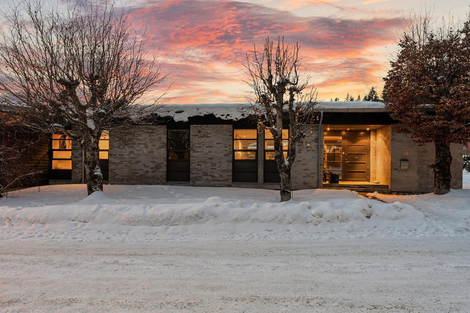 Innholdsrik og sjarmerende enebolig på hele 380m² som strekker seg over to plan. Galleribilde