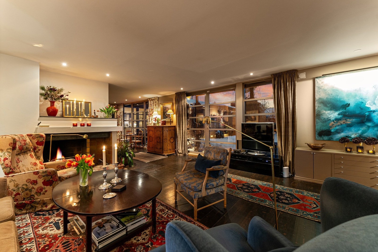 Her har du alt trenger på ett plan, i tillegg til en romslig kjelleretasje med gode bruksområder. Galleribilde