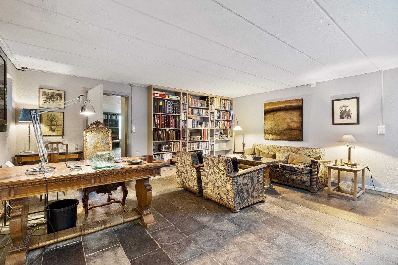 Romslig disponibelt rom i kjeller (ikke godkjent for varig opphold). Galleribilde