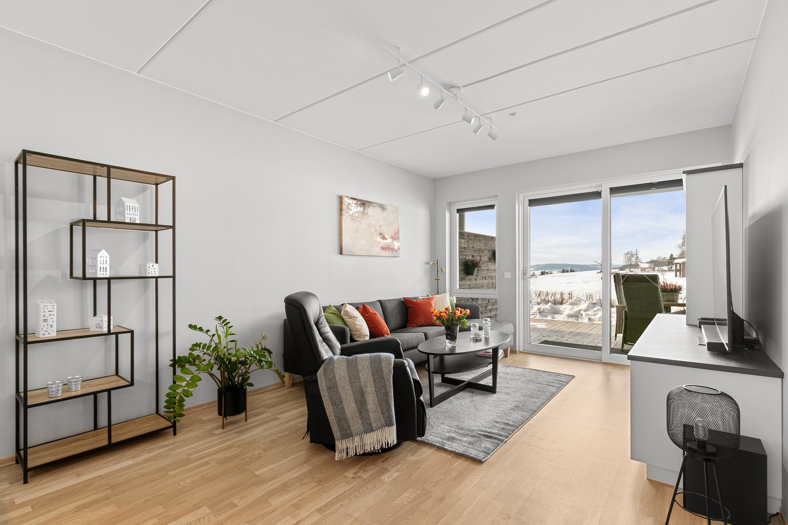 Velkommen til Midtvegen 169, presentert av Inger Helene Simensen.
Foto: Pil Branding (Kim Rognmo). Galleribilde