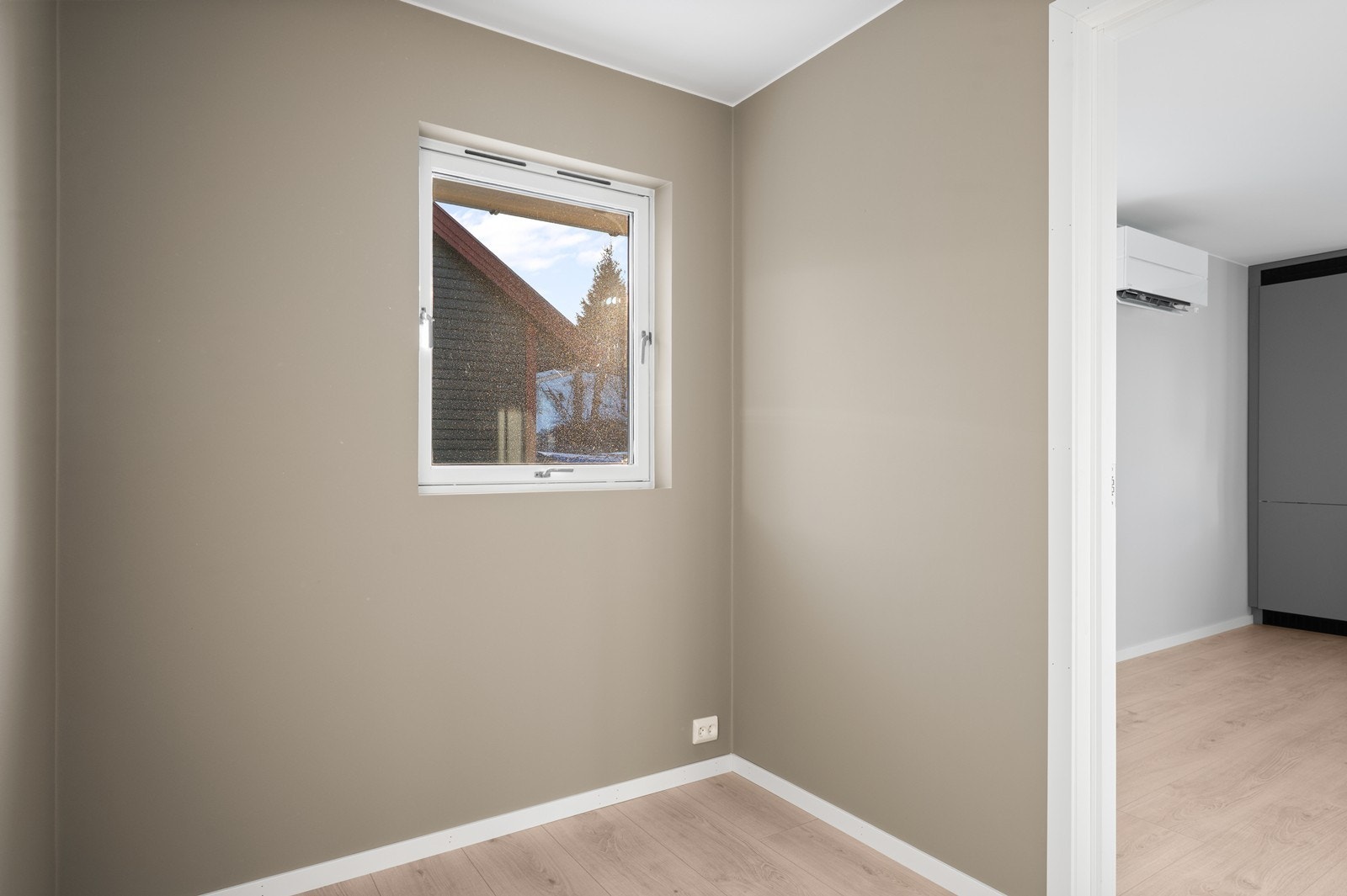 En ny varmepumpe fra 2025 bidrar til effektiv oppvarming av boligen. Galleribilde