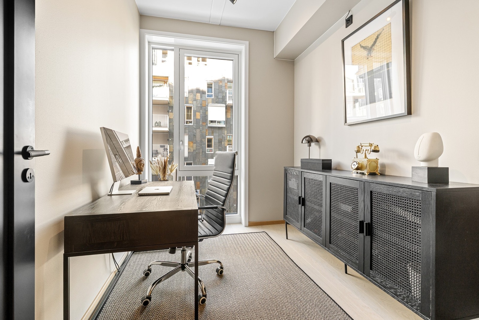 Soverom 3 benyttes i dag som kontor, men kan også enkelt fungere som et ekstra soverom etter behov. Galleribilde