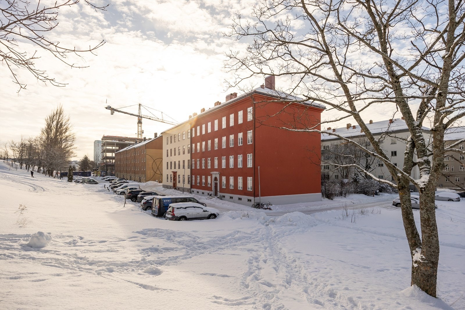 Det er fibernett i bygget. Utbyggingen som vises på bildet er av NTNU Dragvoll forbindelse med NTNU sin campussamling. Galleribilde