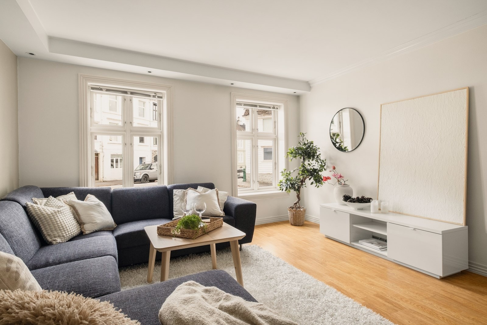 Lekker leilighet med store vindusflater og gode lysforhold. Klassisk og moderne leilighet med god atmosfære. Galleribilde