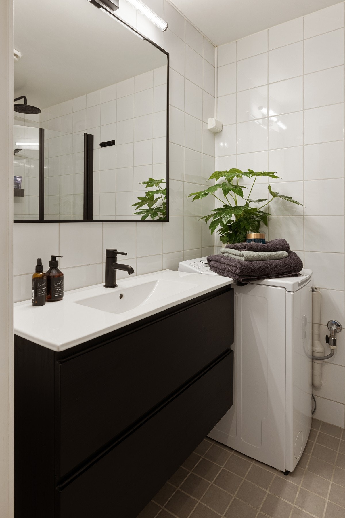 I hjørnet er det plass og opplegg for vaskemaskin. Galleribilde