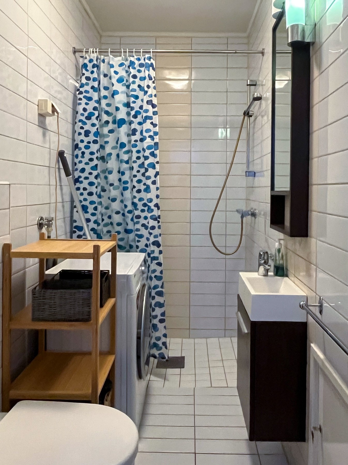 Bad tilknyttet kjellerstuen/hybelleiligheten. Galleribilde