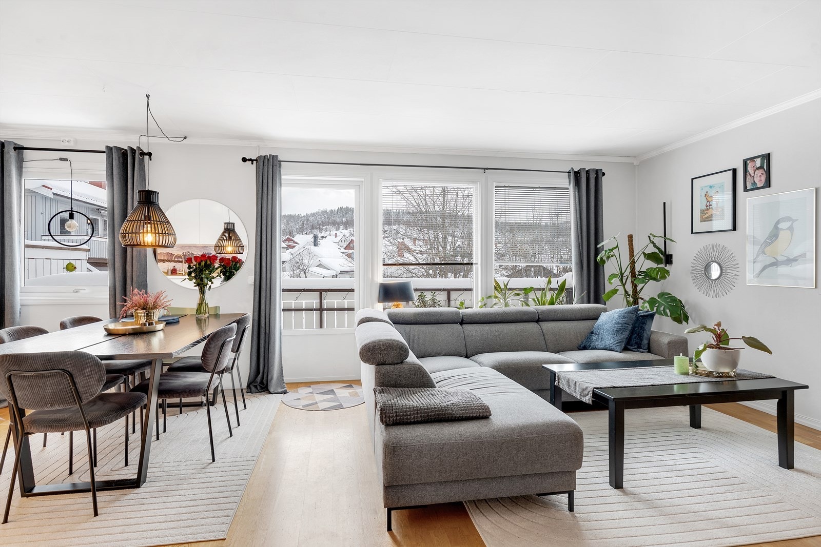 Flott og romslig 3-roms selveierleilighet med parkering, sørvendt balkong og moderne standard. Fin plassering i attraktive Hamna Galleribilde