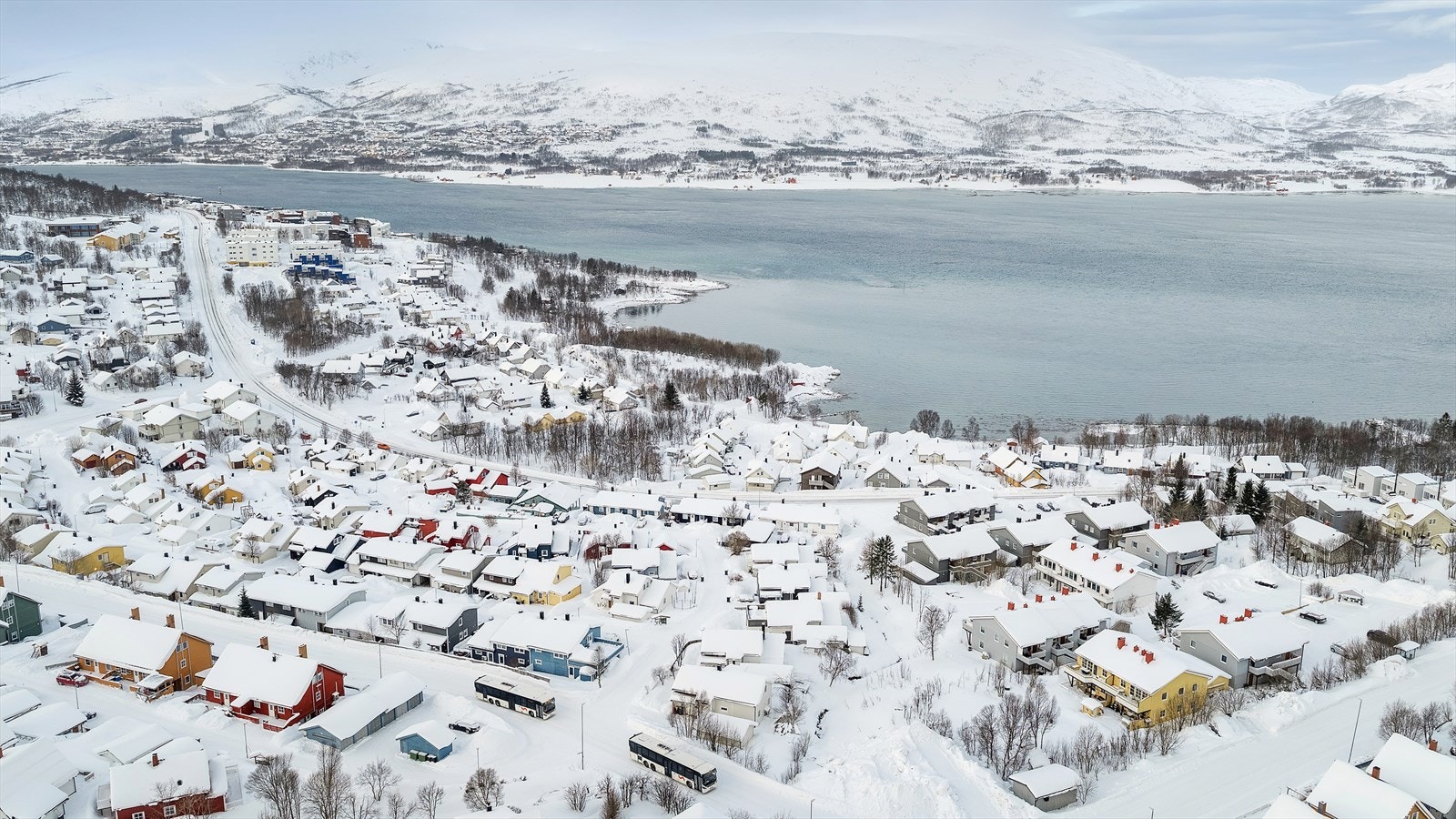 Nærhet til busstopp og ikke langt til verken Jekta storsenter samt UNN/UiT. Galleribilde