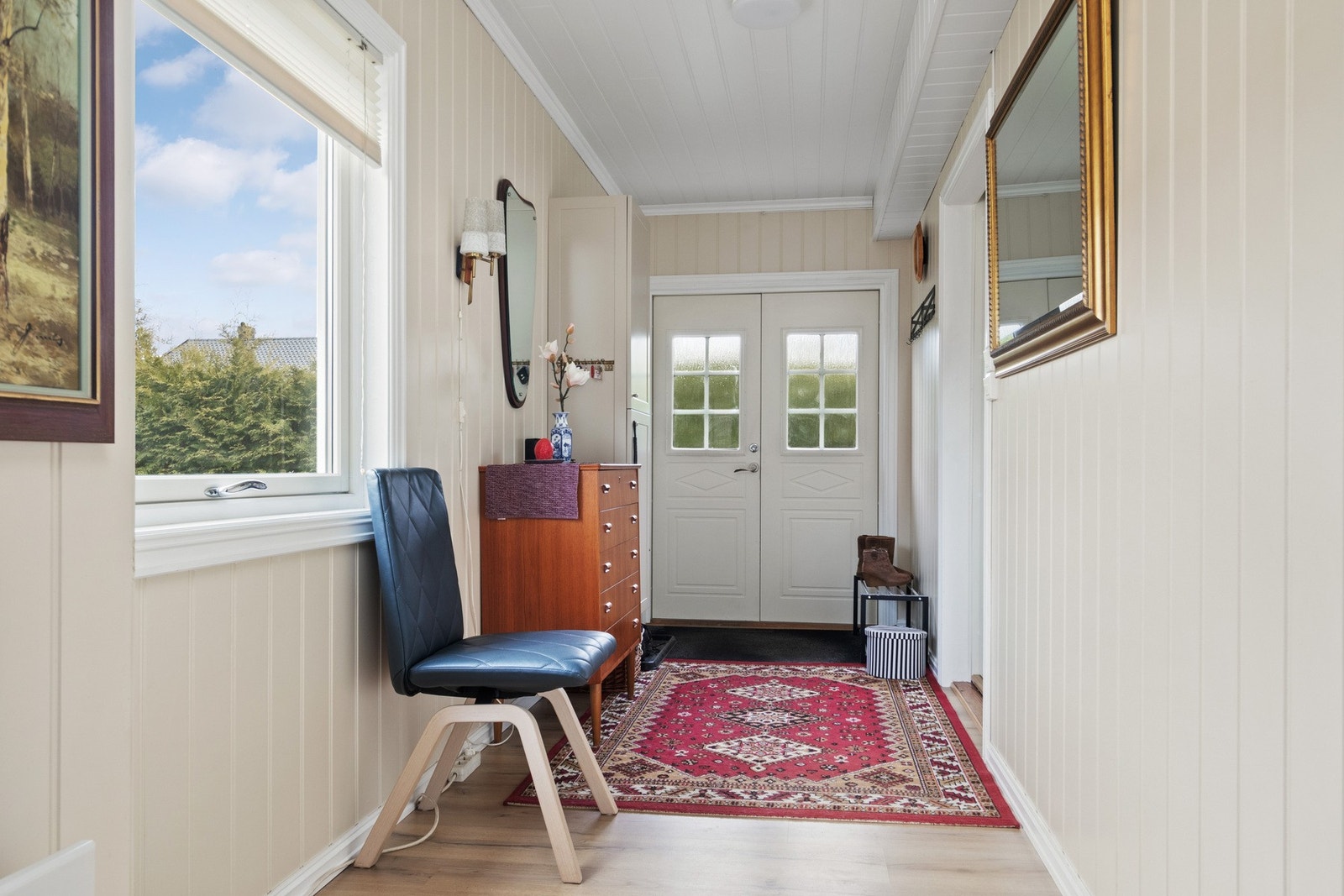 Du ønskes velkommen hjem i en romslig entre Galleribilde