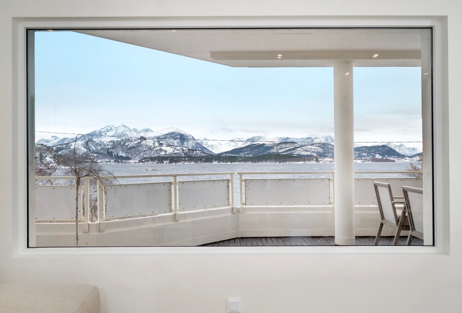 Sydvendt balkong på 28 kvm med nydelig utsikt. Galleribilde