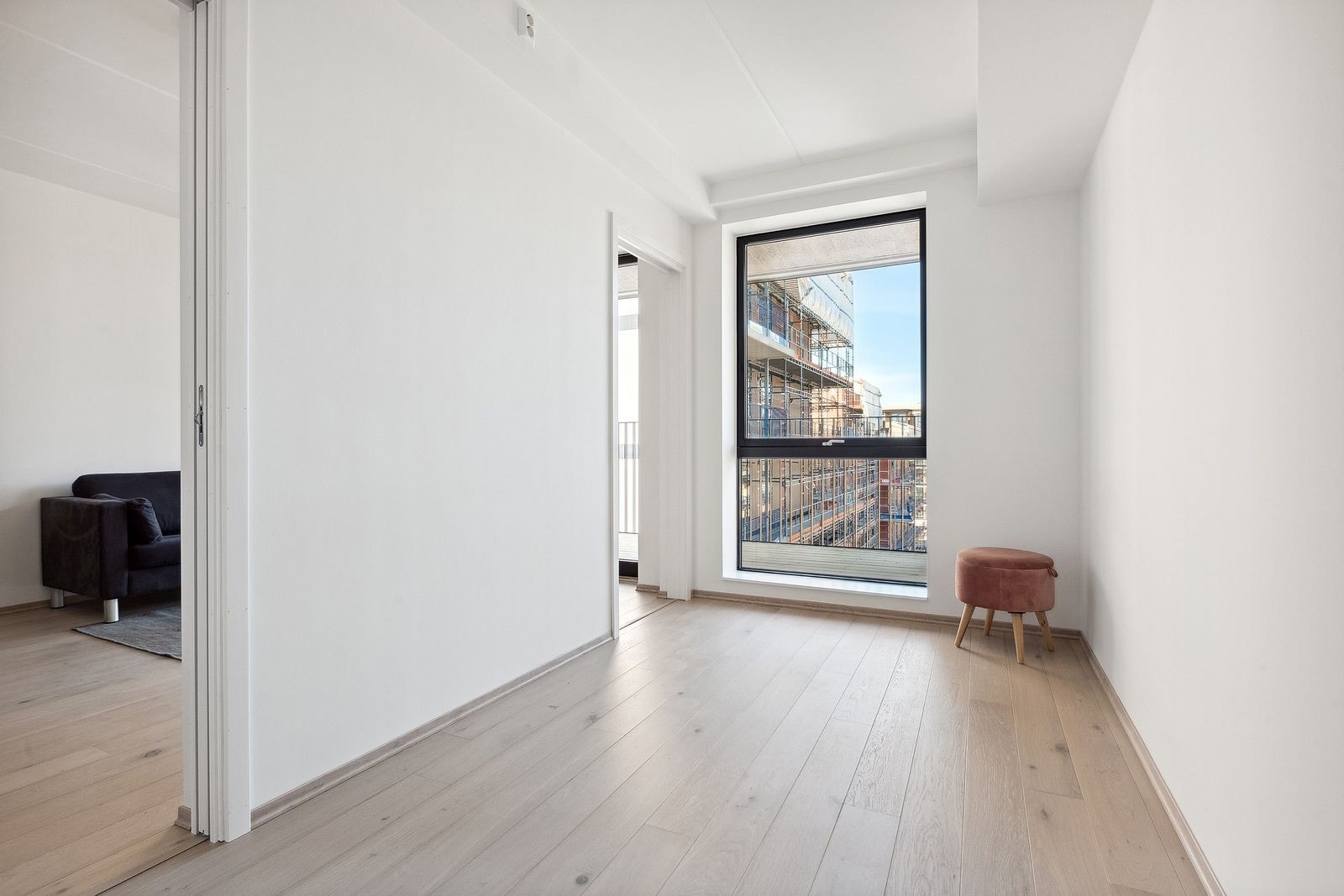 Soverom med plass til dobbeltseng og lagring Galleribilde