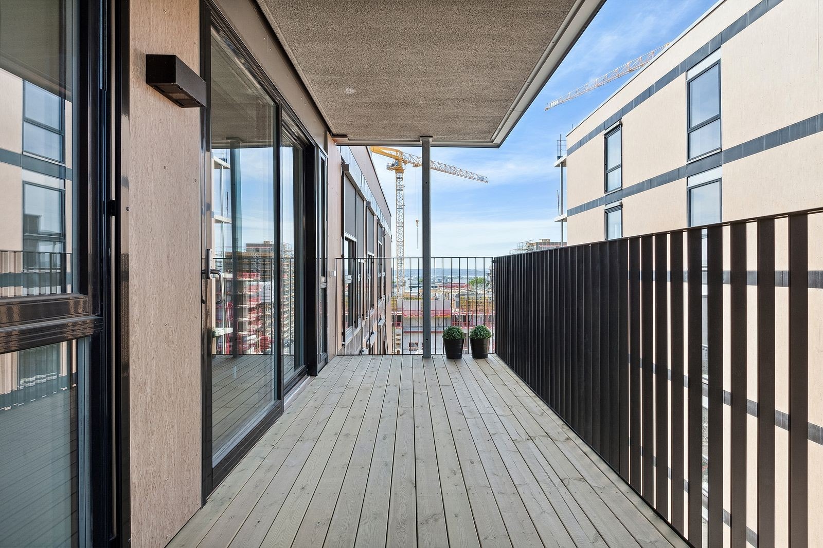 Stor balkong med gd plass til utemøbler. Flott utsikt! Galleribilde