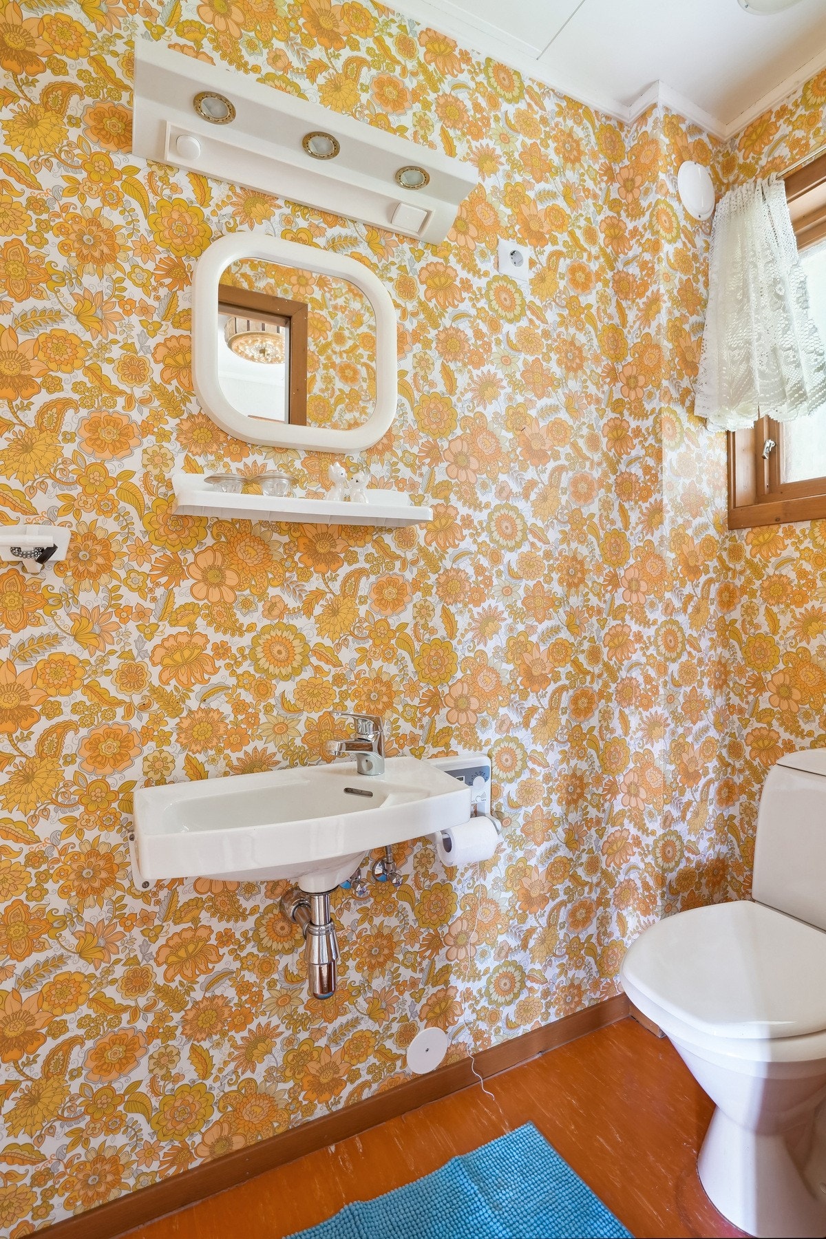 Toalettrom. Det gjøres oppmerksom på at bildene fra salg i 2025 og det er gjort endringer i enkelte rom og overflater Galleribilde