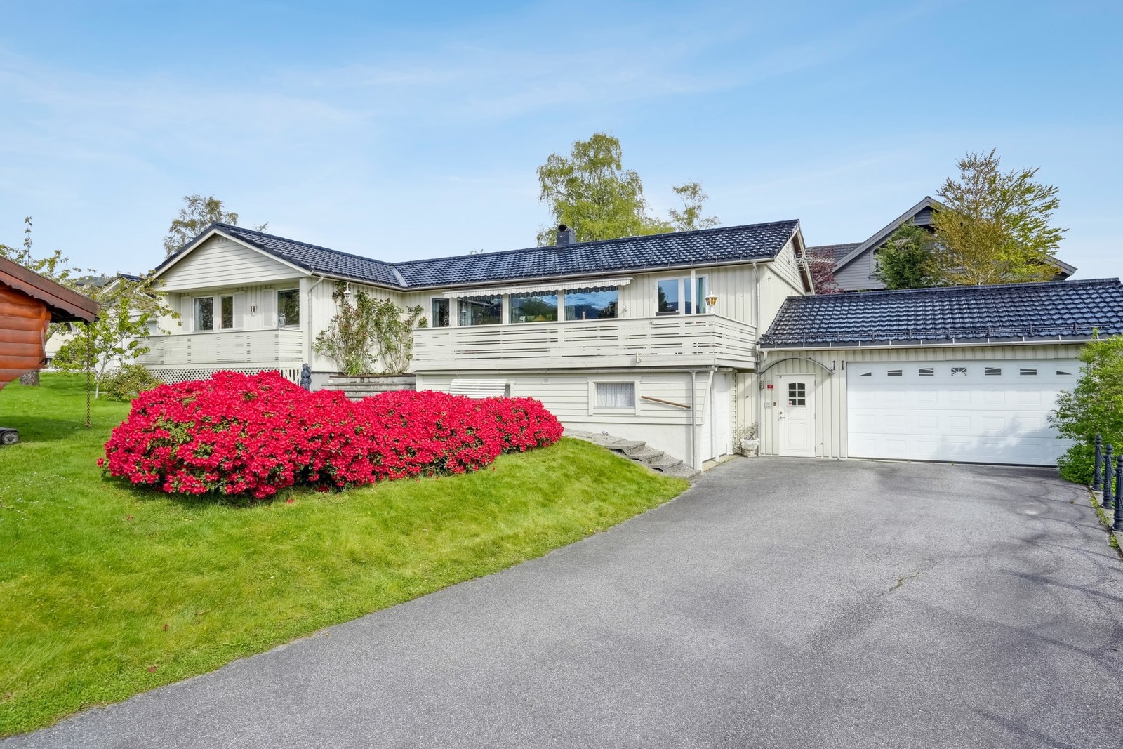 Innholdsrik enebolig med flott tomt på populære Hagneset Galleribilde