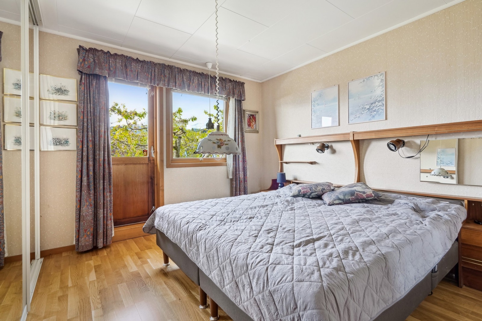 Soverom. Det gjøres oppmerksom på at bildene fra salg i 2025 og det er gjort endringer i enkelte rom og overflater Galleribilde