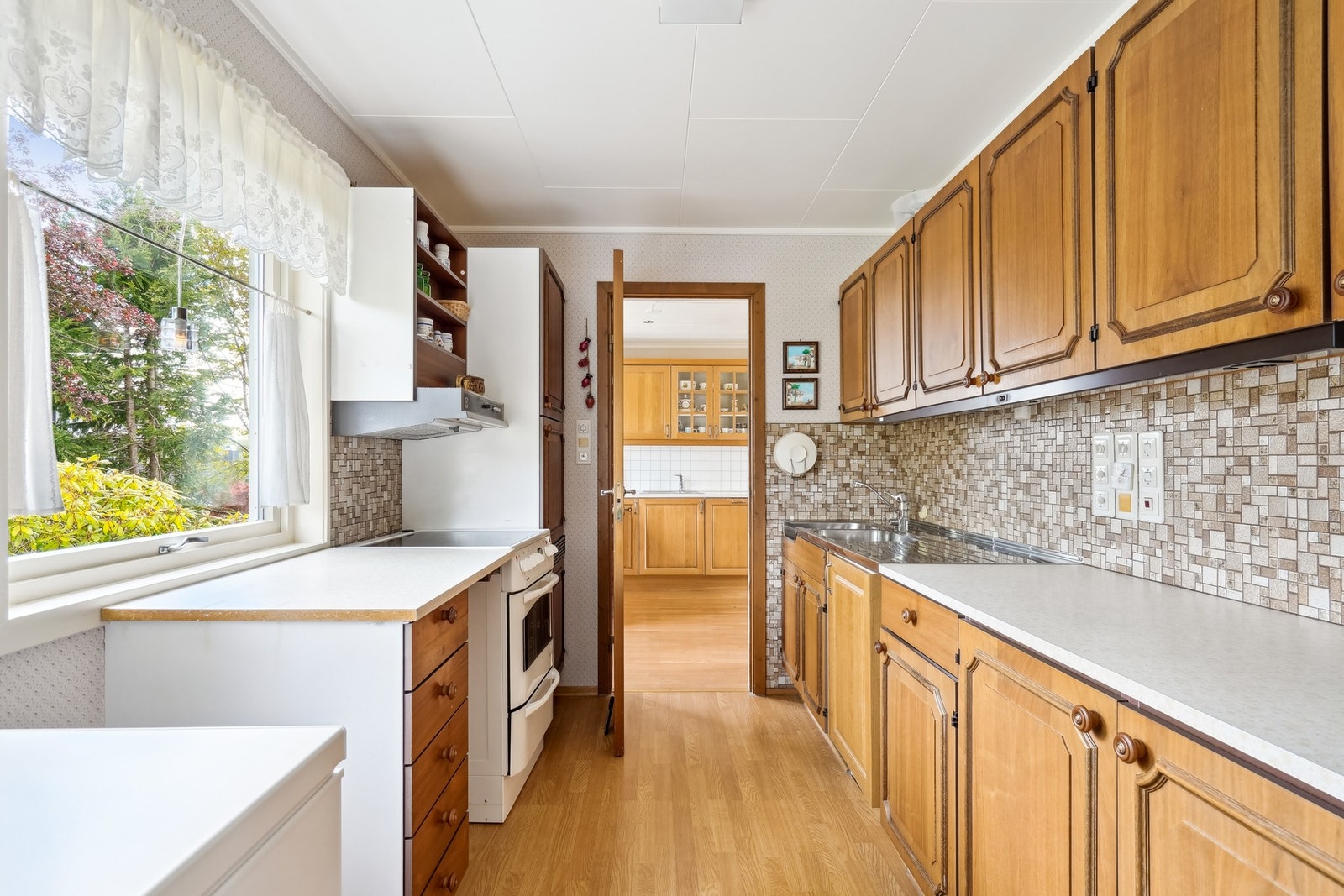 Grovkjøkken. Det gjøres oppmerksom på at bildene fra salg i 2025 og det er gjort endringer i enkelte rom og overflater Galleribilde