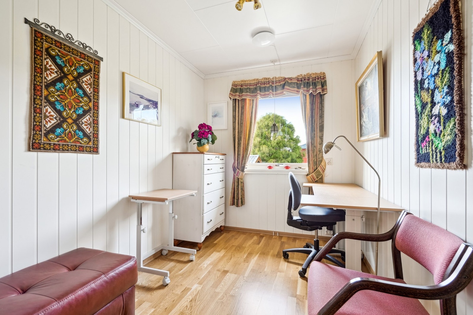 Kontor/soverom. Det gjøres oppmerksom på at bildene fra salg i 2025 og det er gjort endringer i enkelte rom og overflater Galleribilde