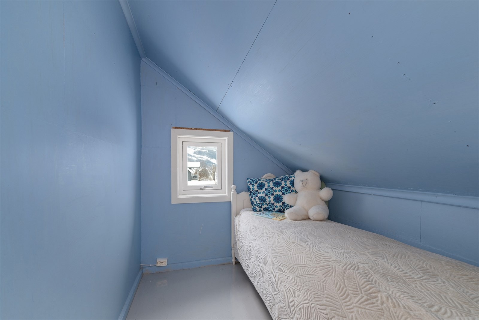 I tillegg er det en koselig sovealkove med plass til en enkeltseng. Galleribilde