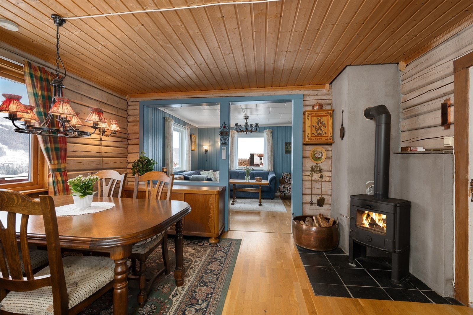 Her er det god plass til et stort spisebord for hyggelige måltider. Galleribilde