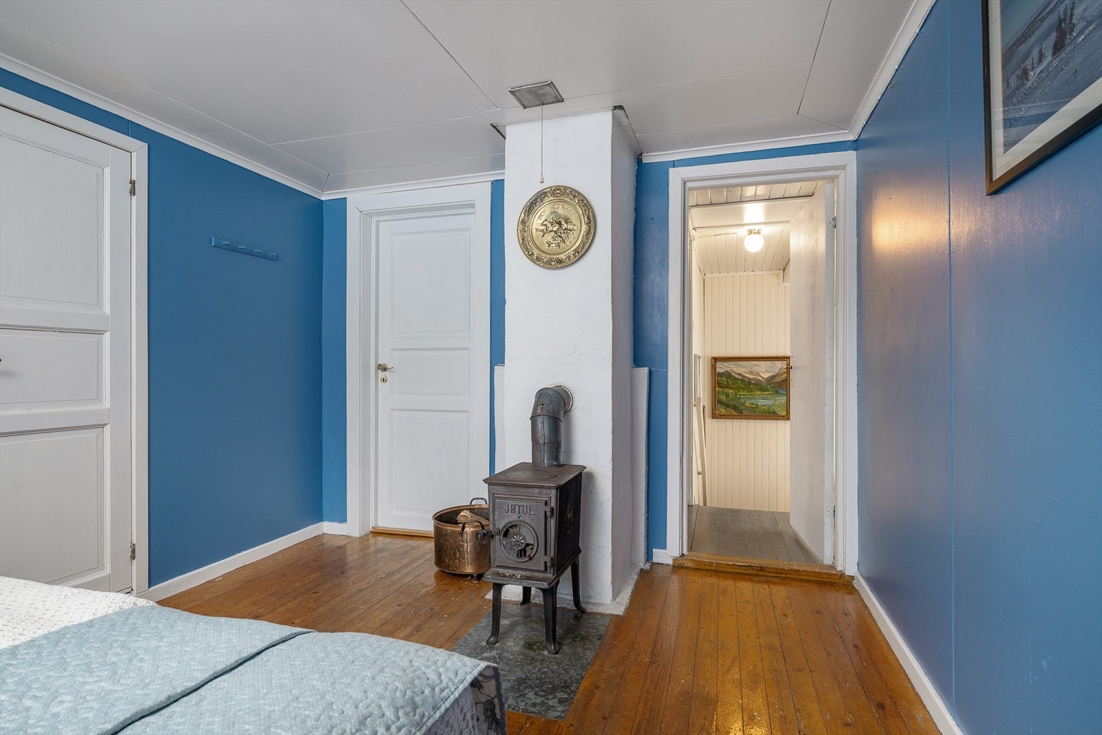 En Jøtul 600 vedovn gir ekstra varme og hygge på soverommet. Galleribilde