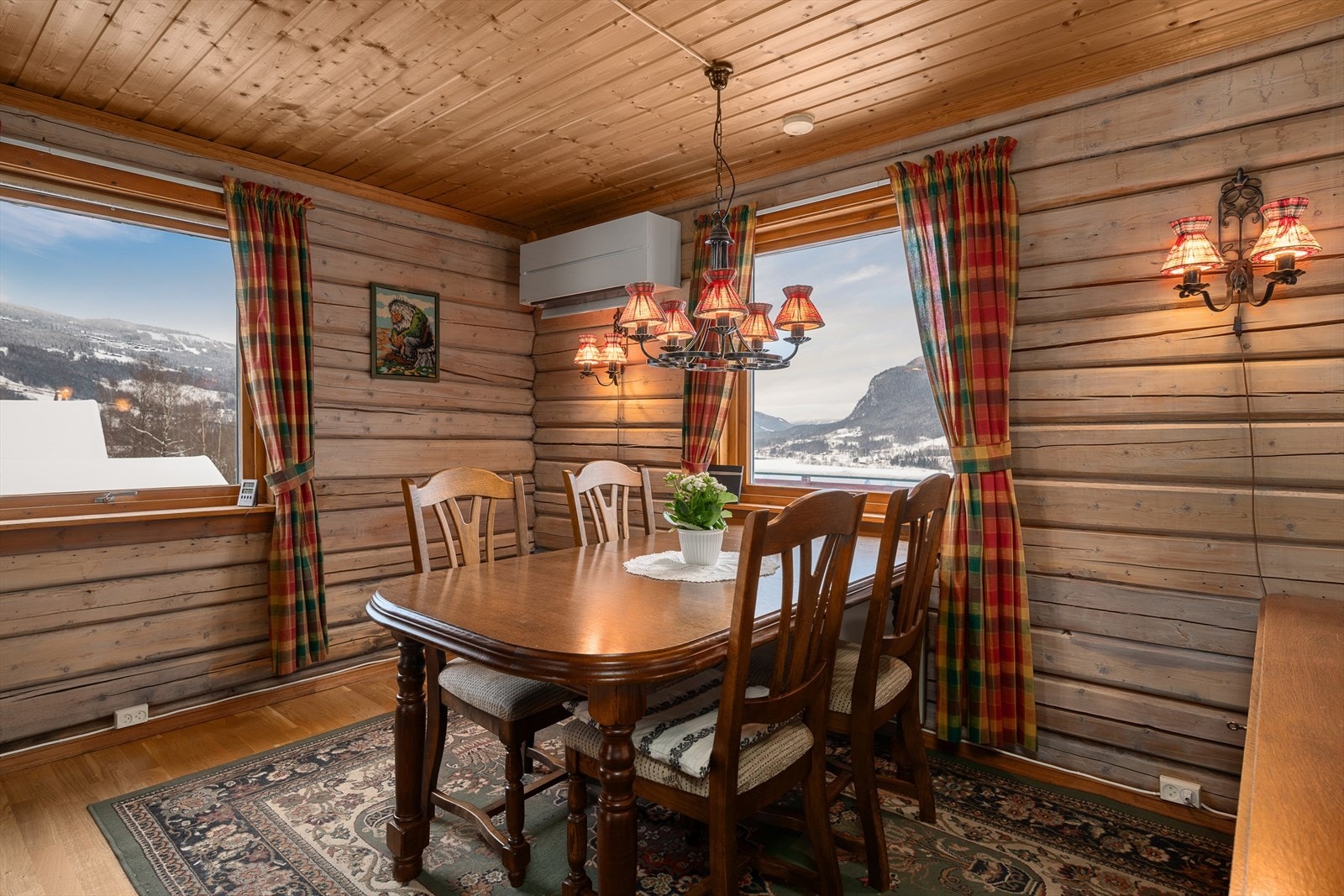 Spisestuen er et naturlig samlingspunkt i boligen. Galleribilde