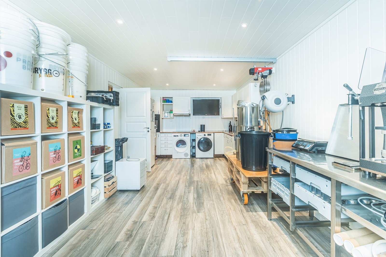 Dagens eier har etablert micro-bryggeri, men her er det muligheter for andre bruksområdet. Galleribilde