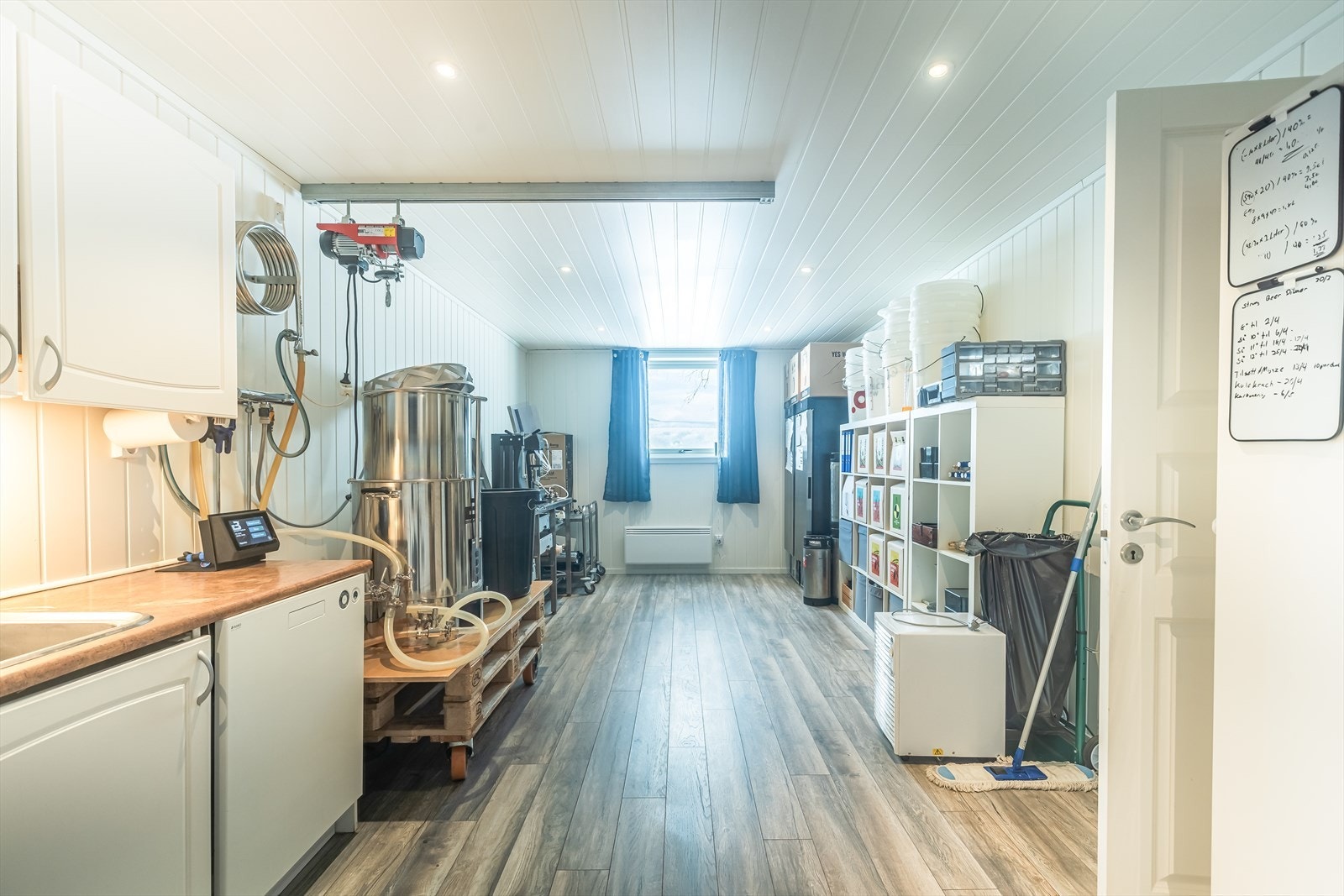 Dagens eier har etablert micro-bryggeri, men her er det muligheter for andre bruksområdet. (NB! Utstyr til micro-bryggeri medfølger ikke) Galleribilde