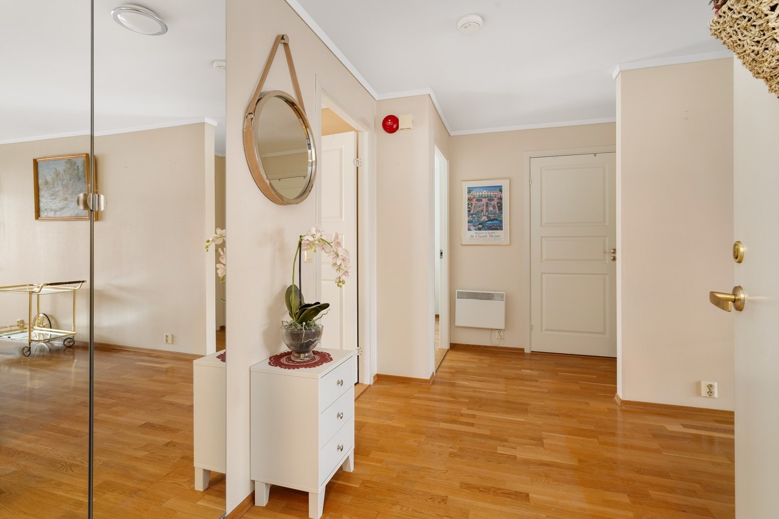 I entre er det montert calling anlegg for enkelt å kunne slippe besøkende inn. Galleribilde