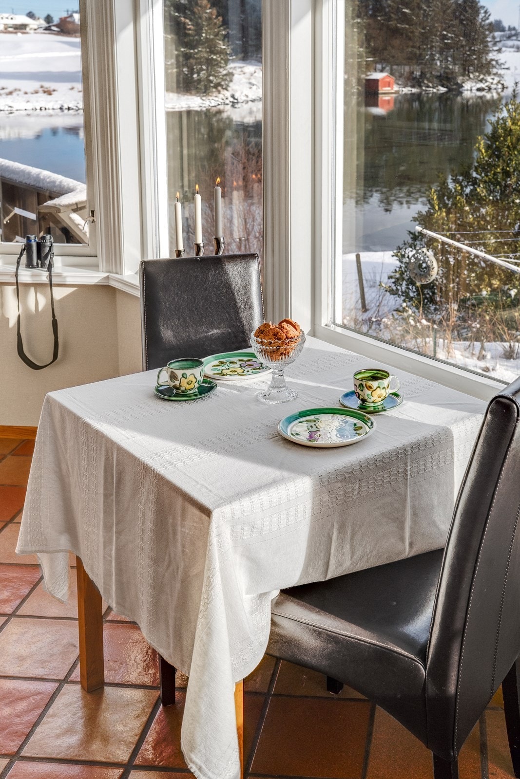 Koselig spiseplass med utsikt Galleribilde