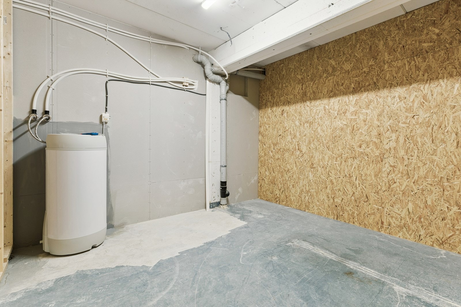 Ekstern bod med svært god lagringsplass Galleribilde