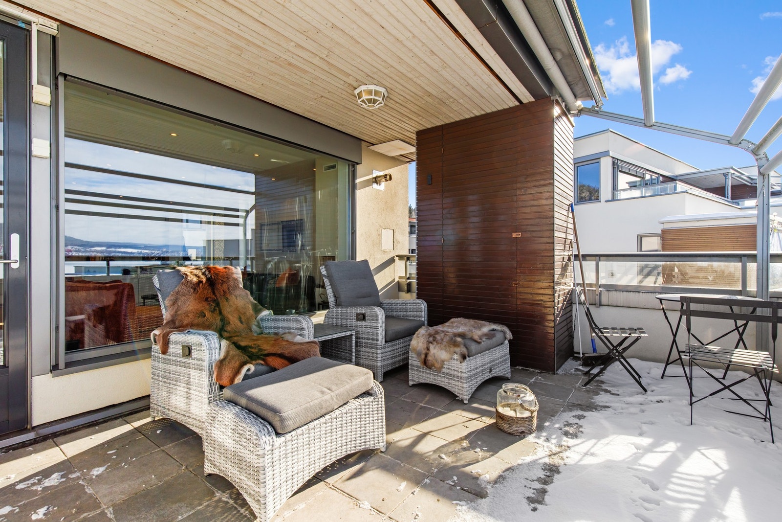 Her er det fin plass til å innrede med ønsket utemøblement Galleribilde