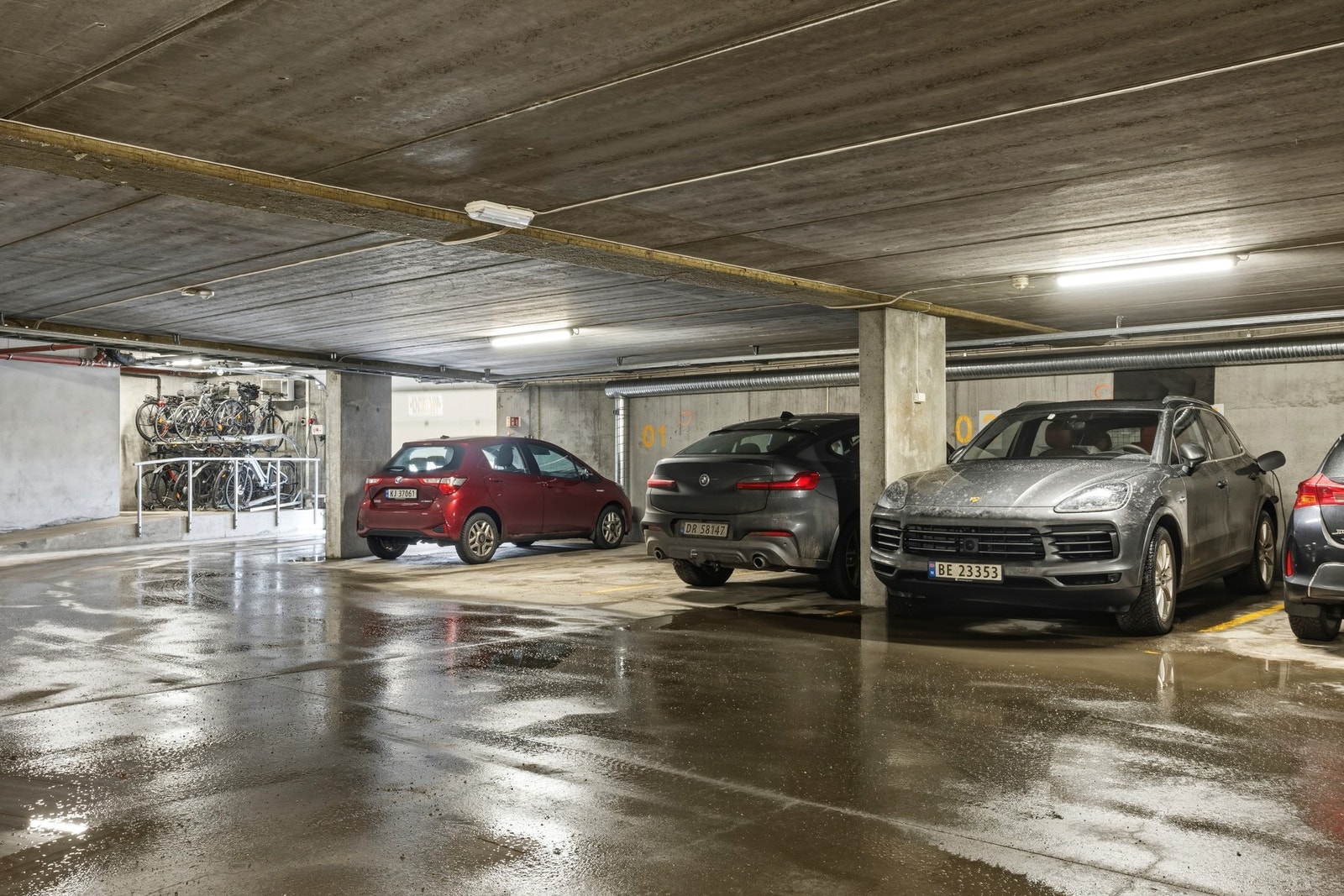 Det medfølger én fast biloppstillingsplass i felles, oppvarmet garasjeanlegg Galleribilde