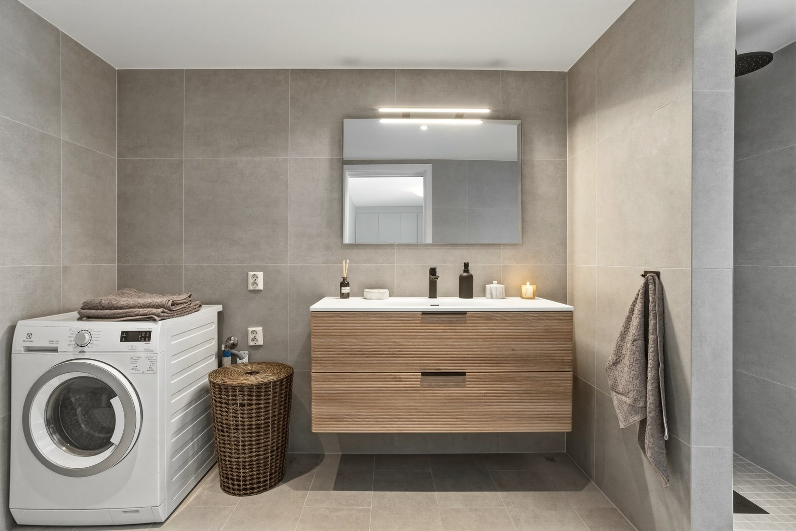 Helfliset bad med gulvvarme oppgradert i 2026 med flis på flis Galleribilde